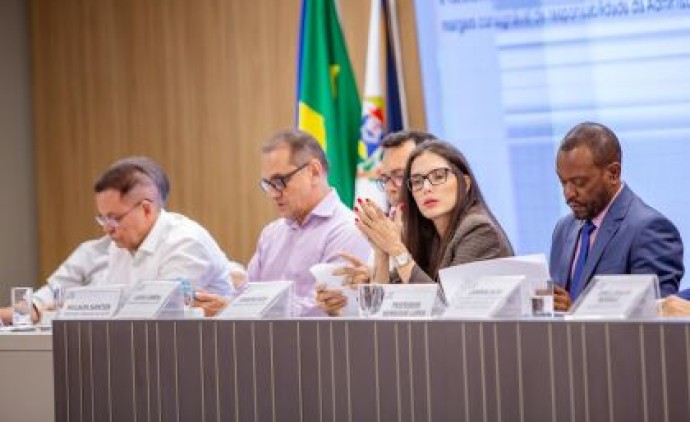 Deputados acompanham instalação de Mesa Técnica para discutir endividamento dos servidores públicos