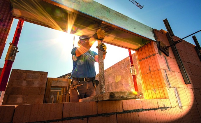 Setor da construção cria 34,2 mil empregos e se aproxima de 3 milhões de vagas formais