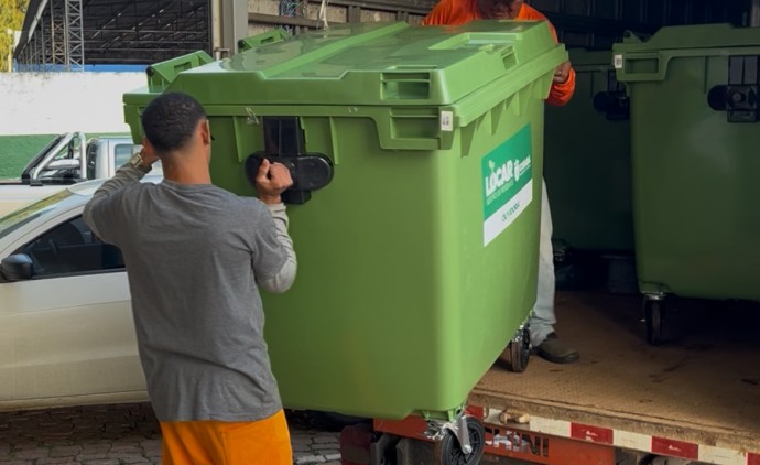 Prefeitura recebe contêineres para reforçar destinação correta de resíduos em Cuiabá