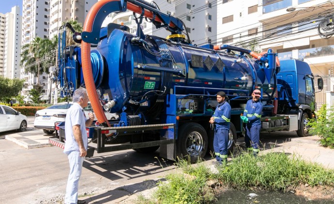 Prefeitura reforça frota de hidrojato e inicia limpeza de pontos críticos da capital