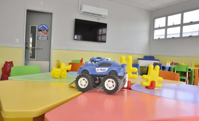 Prefeita sanciona lei para estimular parcerias entre escolas da rede municipal junto à iniciativa privada