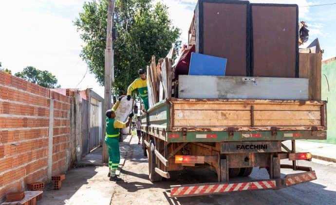 Operação Cata-treco atende 18 bairros de Cuiabá nesta semana