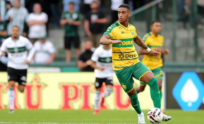 Cuiabá perde para o Coritiba em confronto direto na Série B