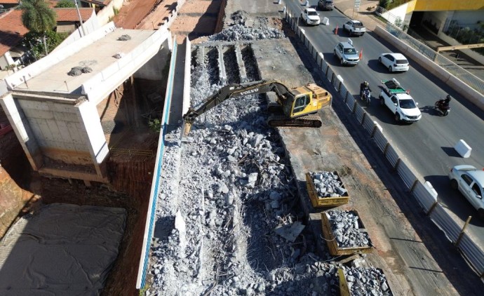 Obras do Complexo Viário do Leblon avançam com escavação de trincheira