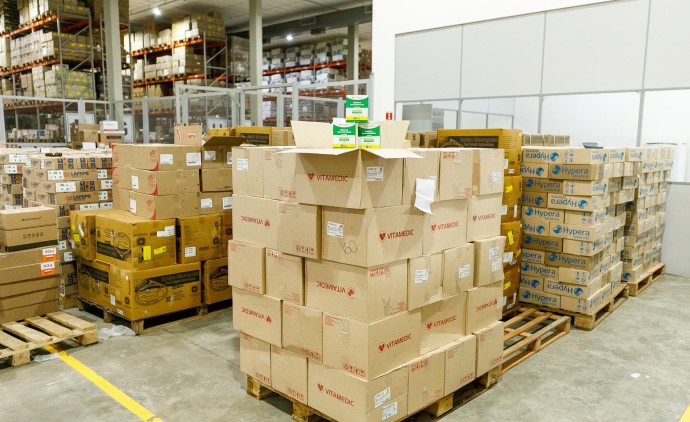 Chegada de nova carga de medicamentos reforça abastecimento em Cuiabá