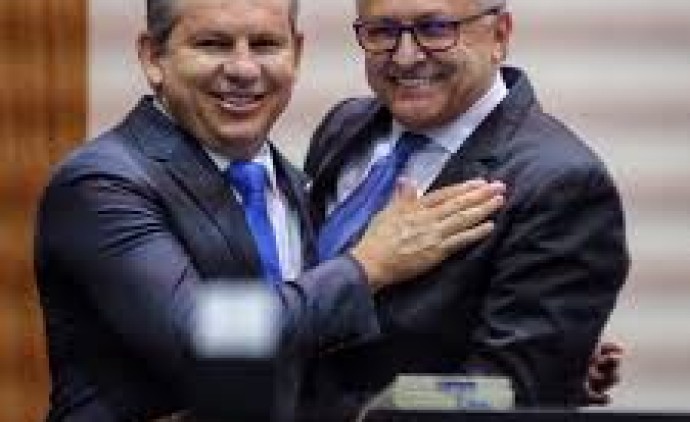 Mauro Mendes viaja para Portugal e Pivetta assume o governo na próxima segunda