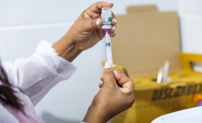 Cuiabá abre vacinação para toda população com 54 mil doses contra gripe em estoque