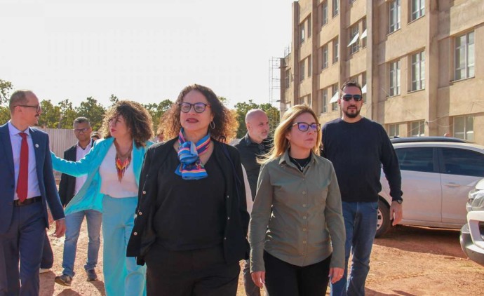Prefeita Flávia Moretti recebe ministra e destaca avanço das obras em Várzea Grande
