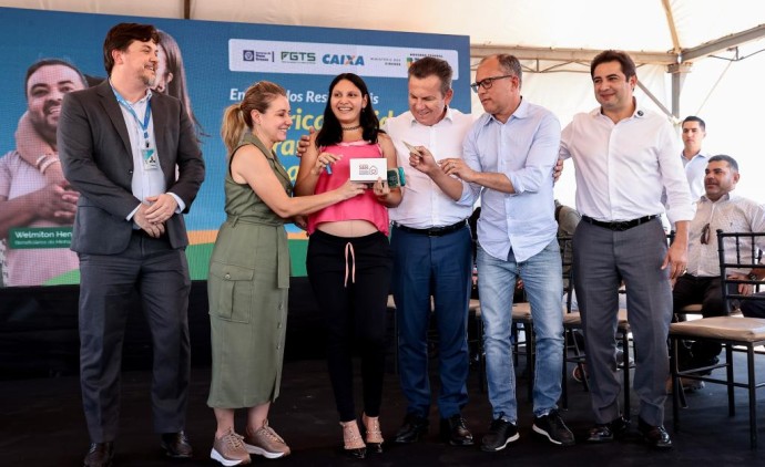 Governador “Com o dinheiro da entrada, estamos ajudando a realizar o sonho mais importante dessas famílias”