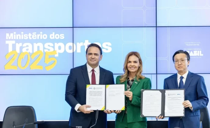 Brasil e China assinam acordo para estudar ferrovia de MT até o Peru