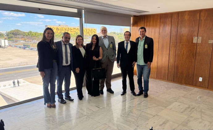 Prefeita Flávia Moretti vai a Brasília em busca de recursos para Várzea Grande