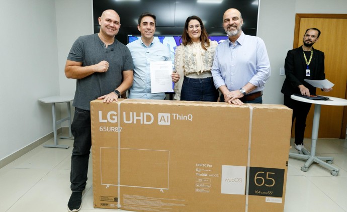 Estado e Prefeitura de Cuiabá entregam 80 Smart TVs para escolas municipais