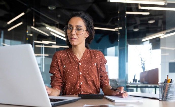 Setor de serviços cresce em maio pela quarta vez consecutiva, aponta IBGE
