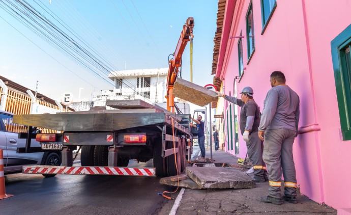 Cuiabá inicia restauração de 300 bocas-de-lobo danificadas
