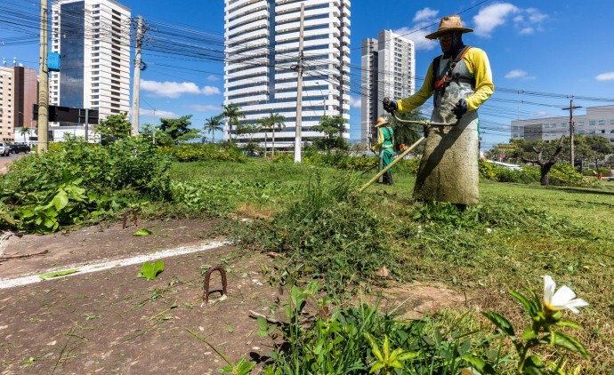 Limpurb faz megaoperação de limpeza em 15km da Miguel Sutil nesta sexta-feira