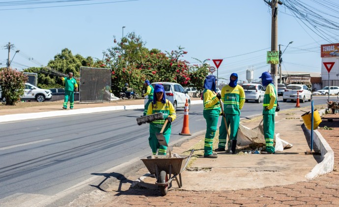 Mais de 40 toneladas de lixo são retirados da Miguel Sutil em operação da Limpurb