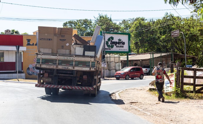 Limpurb intensifica ações contra descarte irregular com Cata-treco em 22 bairros nesta semana