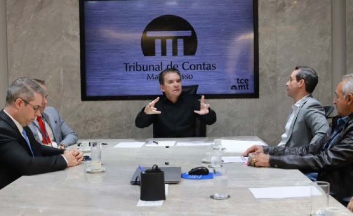 Presidente do TCE-MT recebe balanço das ações da Secretaria de Justiça