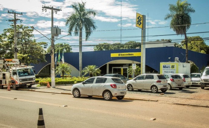 Governo de MT paga salário e primeira parcela do 13º de servidores efetivos nesta quarta-feira (30)