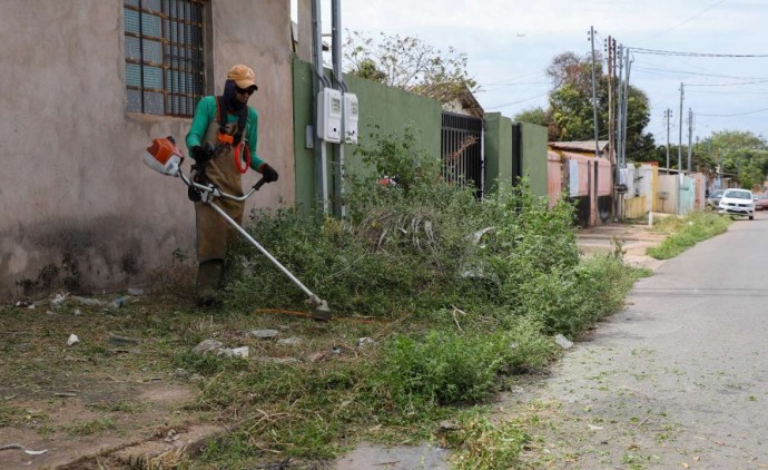 Prefeitura intensifica serviços de zeladoria em diversos bairros de Várzea Grande