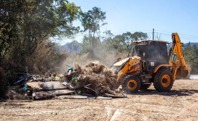 Limpurb retira 127 toneladas de descarte irregular em três bairros de Cuiabá
