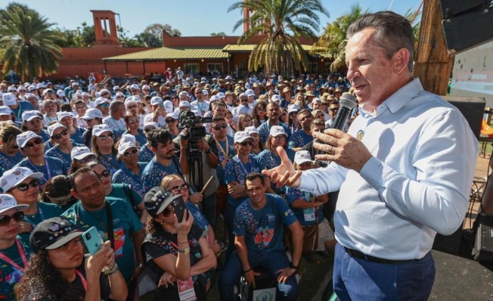 Governador anuncia novo extra por resultado a professores e coordenadores