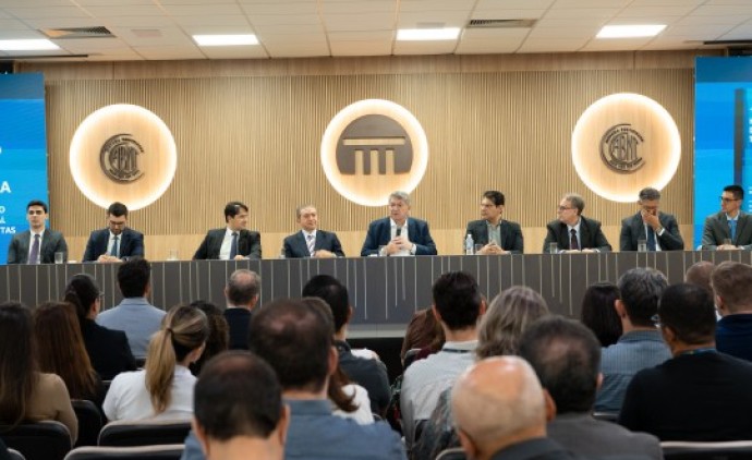 TCE-MT reúne juristas e autoridades em lançamento de obra sobre processo legal