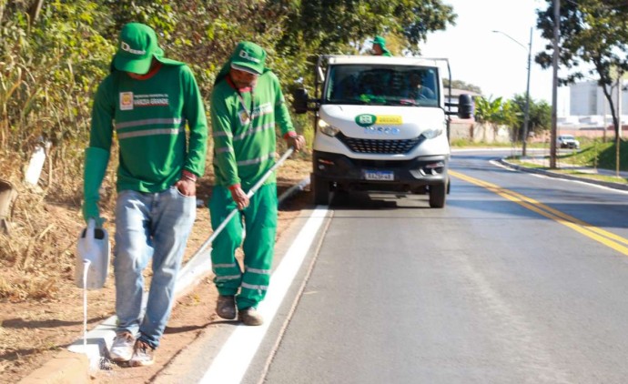 Prefeitura realiza serviços urbanos em diversos bairros nesta sexta-feira, dia 8