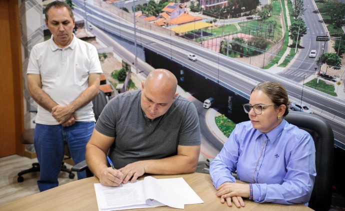 Lei sancionada pelo prefeito institui selo Cuiabá Protege Mulheres