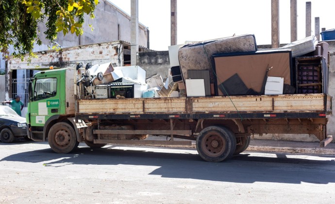 Cata-treco recolhe mais de mil toneladas de materiais inservíveis em sete meses