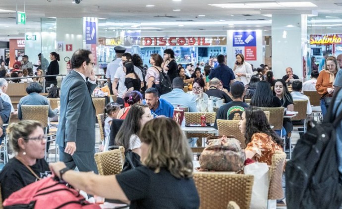 População do Brasil alcança marca de 213,4 milhões de habitantes, divulga IBGE