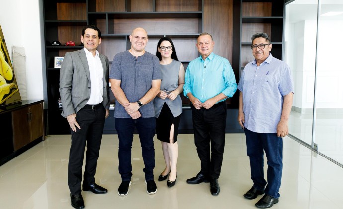 Prefeito, primeira-dama e senador debatem emenda para Casa do Autista