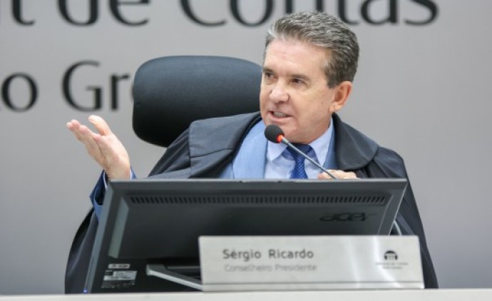 Com equilíbrio fiscal e superávits, contas de Sérgio Ricardo recebem parecer favorável à aprovação