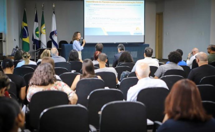 TCE-MT apresenta ferramentas de gestão estratégica em seminário na UFMT