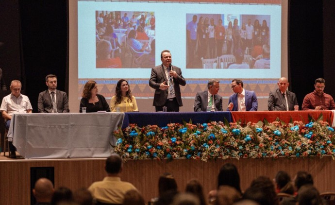 Max Russi defende fortalecimento de políticas públicas para idosos