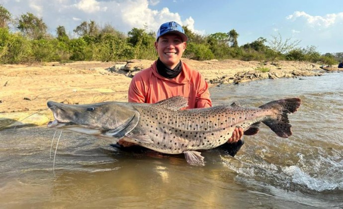 Pescador Esportivo fisga pintado de 30kg no Rio Cuiabá