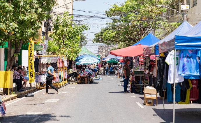Feira da 13 de Junho agrada público e comerciantes em Cuiabá