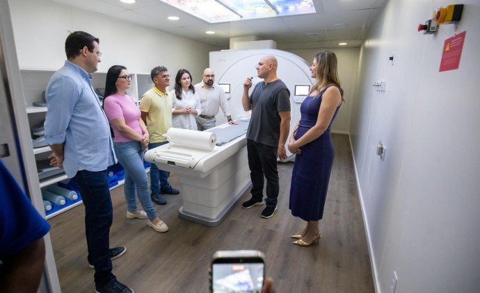 Prefeito entrega aparelho de ressonância e Cuiabá dobra capacidade de exames