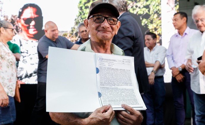 Prefeitura de Cuiabá entrega mais de 100 títulos de propriedade neste sábado