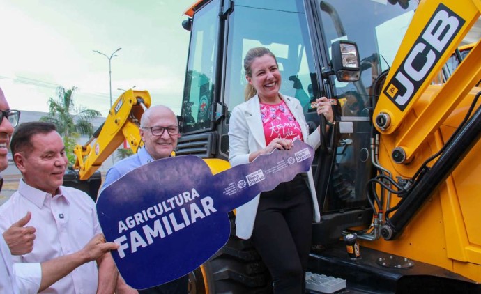 Várzea Grande recebe R$ 3 milhões em equipamentos para agricultura familiar