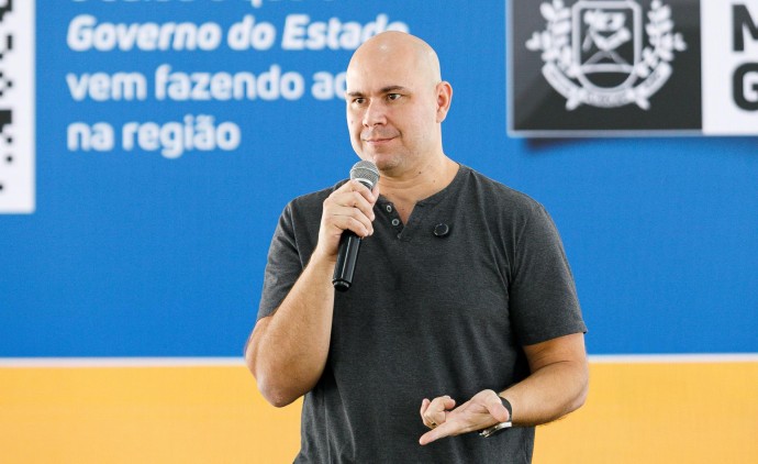 Prefeito palestra no fórum internacional de cidades em Dubai