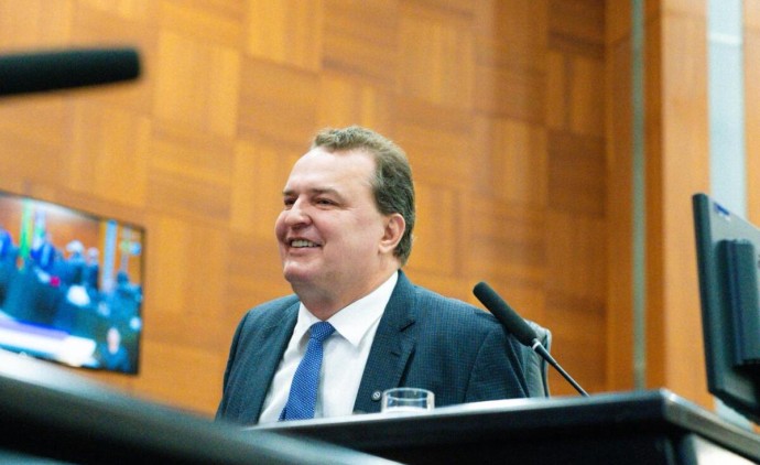 De autoria do deputado Max, Mato Grosso é referência nacional com a lei da linguagem simples