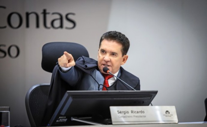 Sérgio Ricardo pede intervenção no DAE para garantir água em todas as casas de Várzea Grande