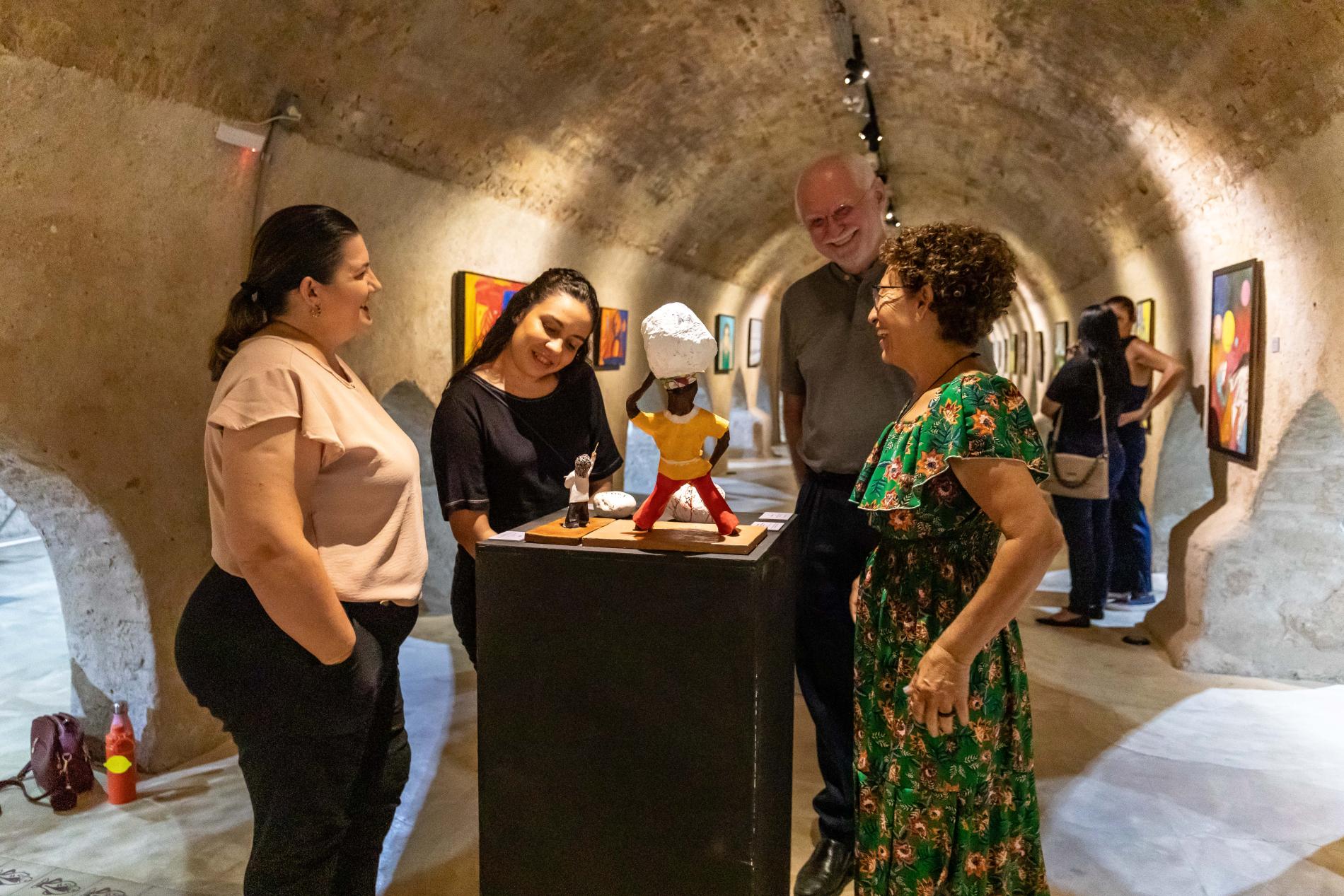 Exposição no Morro da Caixa D'Água celebra ícones da cultura cuiabana