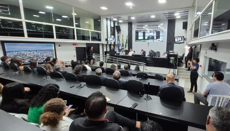 Vereadora Paula Calil homenageia líderes da CDL Cuiabá