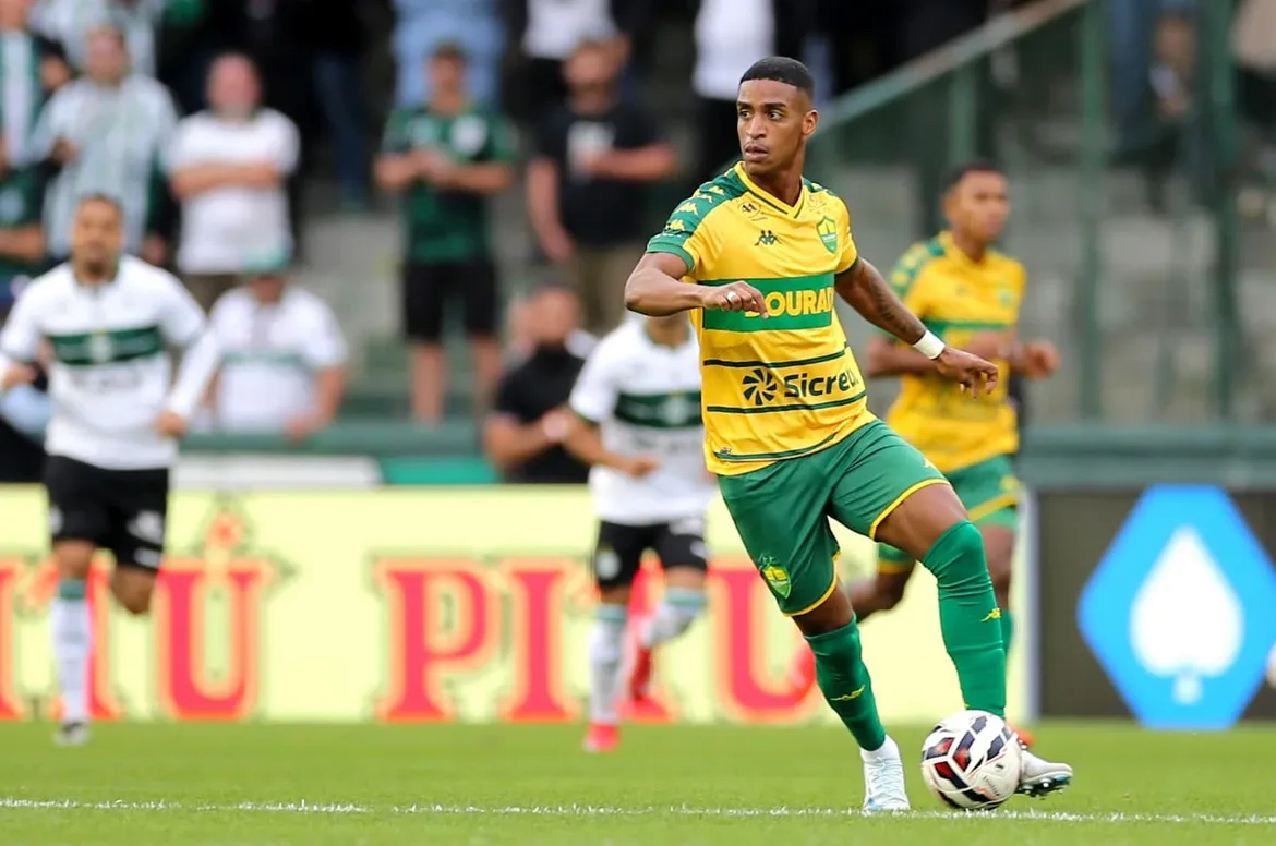 Cuiabá perde para o Coritiba em confronto direto na Série B