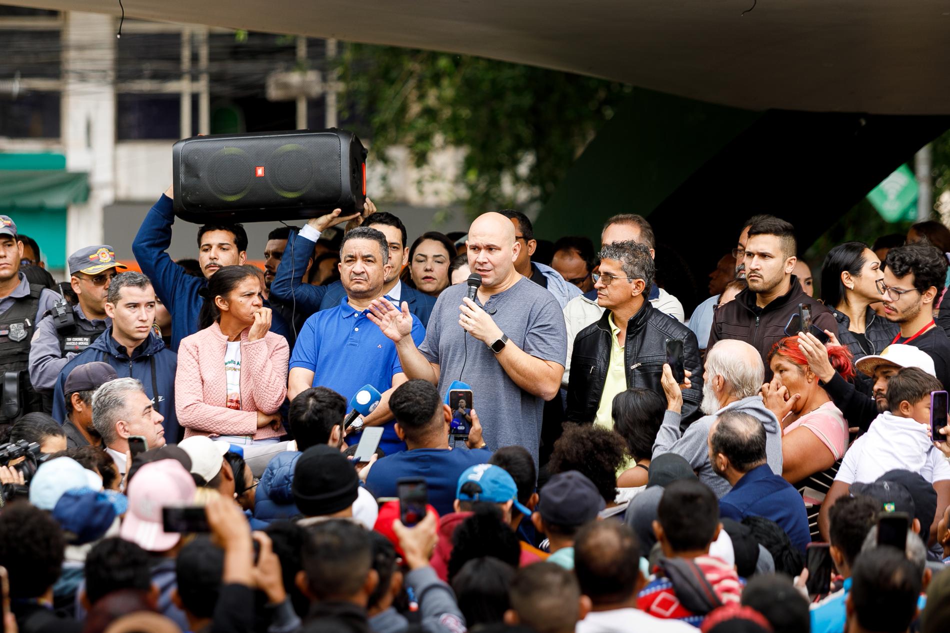 Prefeito apresenta plano de ação para moradores do Contorno Leste