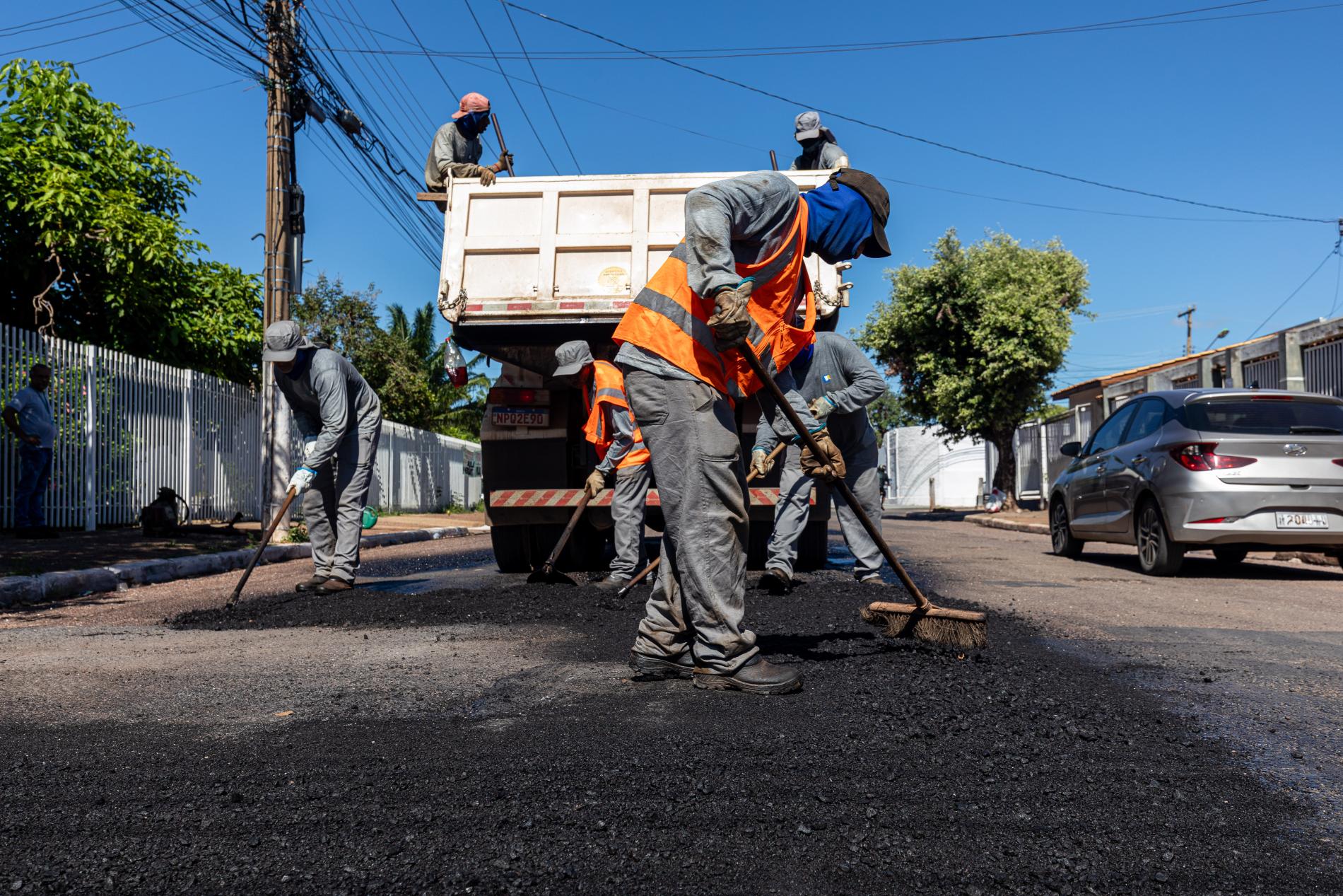 Prefeitura tapa mais de 50 mil buracos em 60 bairros da capital