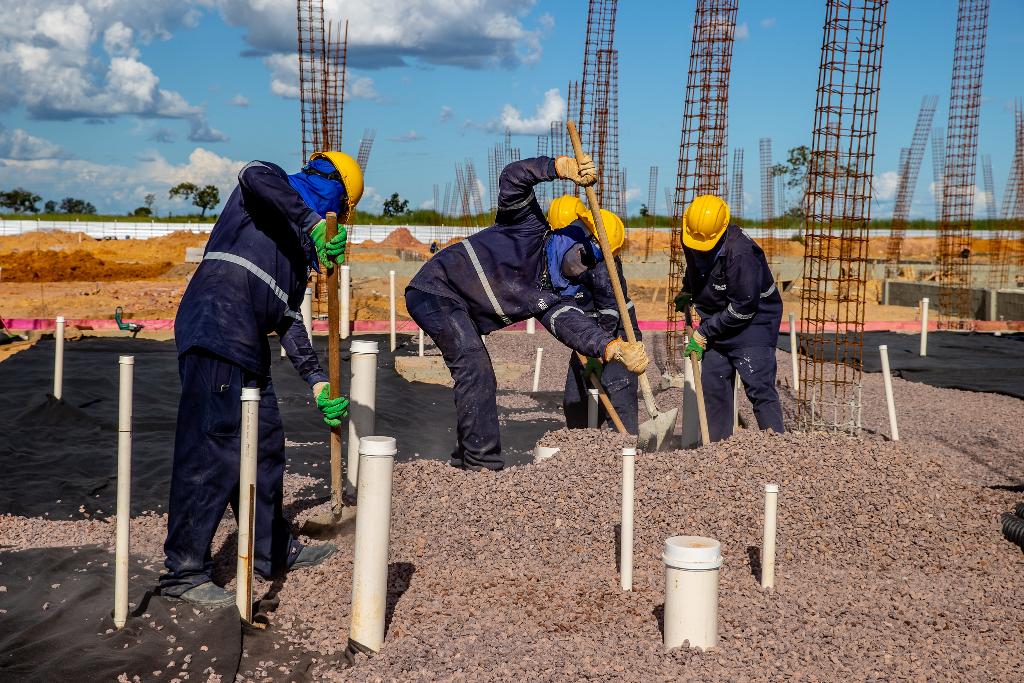 Mato Grosso cria mais de 32 mil vagas e tem serviços como motor do crescimento