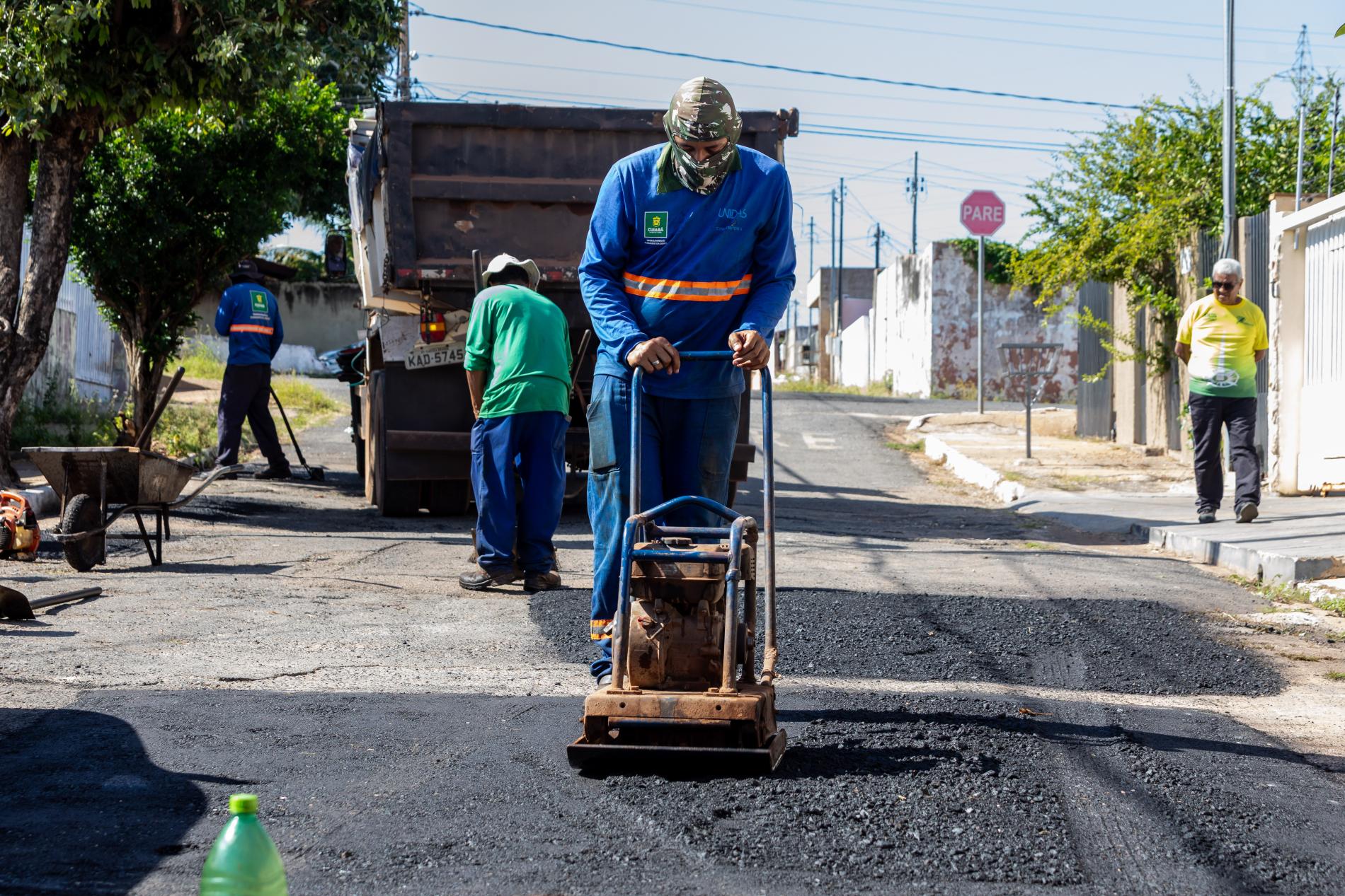 Prefeito e governador discutem instalação de usina de asfalto própria para Cuiabá